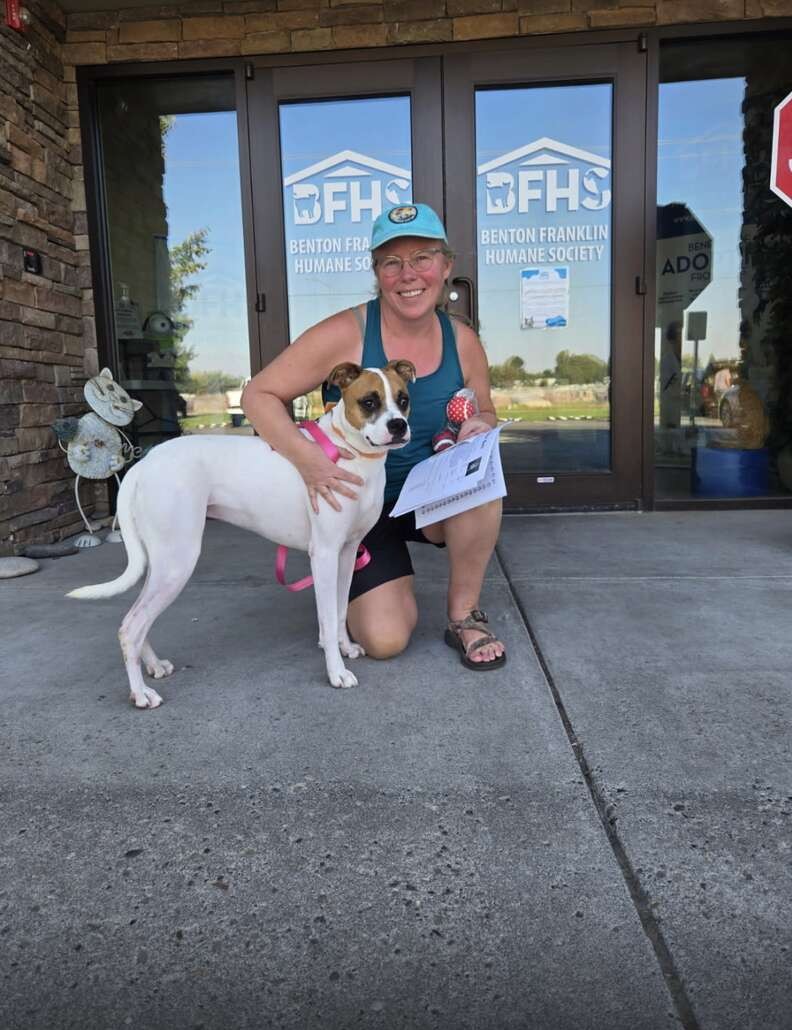 Tinkerbell Waited Six Long Hours by the Shelter Door—Then Love Finally Came Back - photo 3